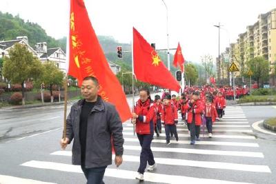 湖北师范大学附属渔洋关镇小学开展  “祭英烈 学党史 跟党走——传承红色基因”活动