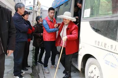 采花乡：疫苗接种 “我”来接送
