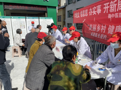县卫健局开展职业病防治宣传活动