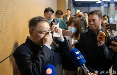 重回武汉方舱医院，张伯礼流下热泪……