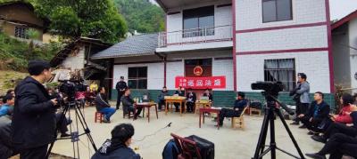 五峰法院：“背篓法庭”走进村民院坝
