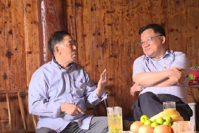 陈华看望慰问“光荣在党50年”党员代表