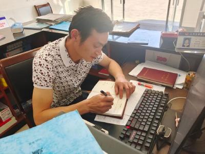 身在病榻心系党 暖心“党费”贺期颐