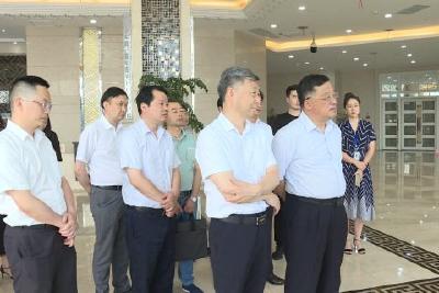 一座大厦就是一个竖起来的产业园  陈华带队到宜昌市考察学习发展楼宇经济、总部经济先进经验