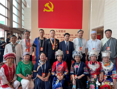 五峰这位老师现场参加建党百年庆祝大会！