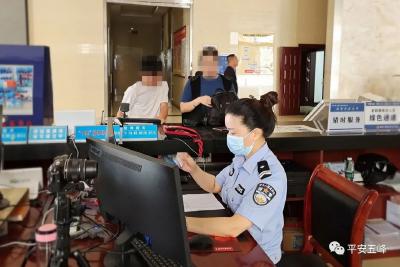 渔洋关派出所：户籍窗口长续航  错时服务暖心房