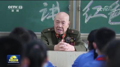 他打退敌人38次进攻，全身38个弹孔，抢救了4天才醒过来…… 