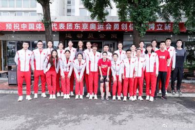 中国女排，出征！