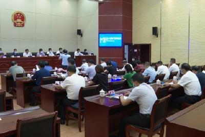 自治县九届人大常委会第四十二次会议召开