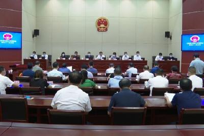 自治县九届人大常委会第四十一次会议召开