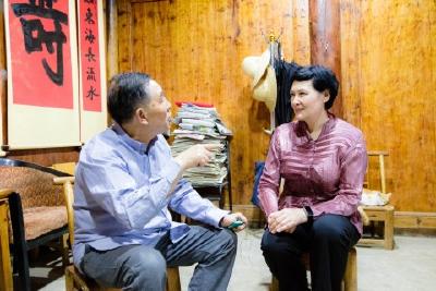 李伦华走访慰问先进模范代表