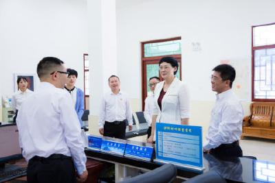 李伦华到西部乡镇调研经济社会发展情况