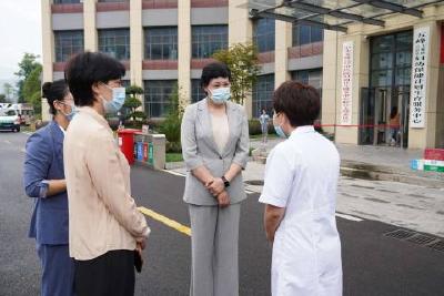 李伦华督导检查疫情防控工作并慰问一线工作人员