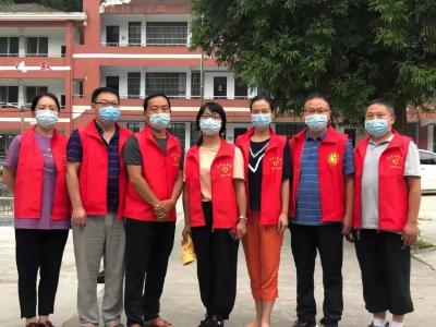 县教育系统积极参加疫情防控志愿活动