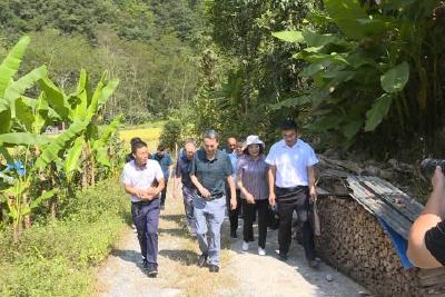 政协委员走进五峰镇长坡村 助力生态农业发展