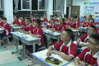 我县初、高中学校上好“开学第一课”