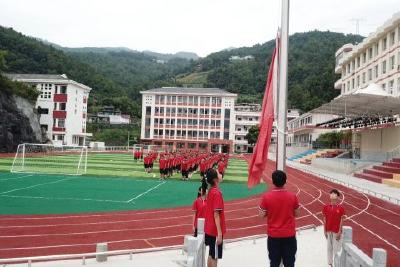 傅家堰中心学校：民族团结进校园 和谐之花遍地开