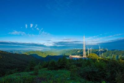 大力实施生态立县战略 深入推进生态村建设