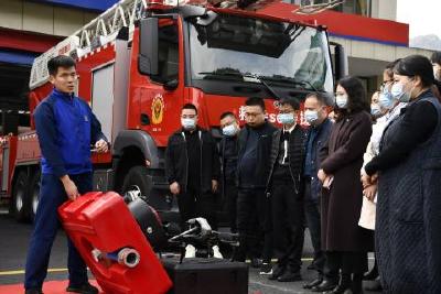 现场观摩学习应急救援 加强突发事件应急管理