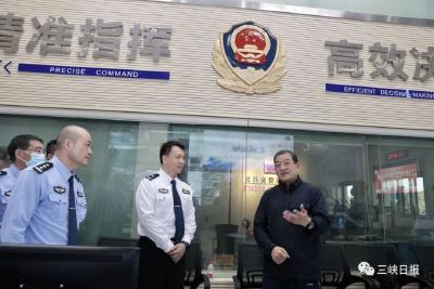 王立在市交警支队调度假日道路交通管理工作
