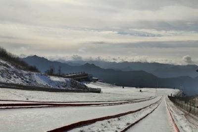我县高山、半高山地区第一场积雪形成  五峰国际滑雪场可于12月开滑