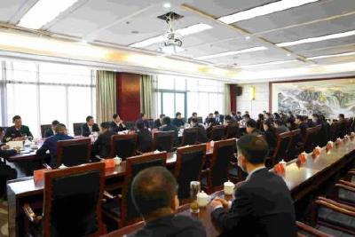 五峰新一届县委领导班子选举产生 李伦华当选县委书记 她要求新一届领导班子做到“五个表率”