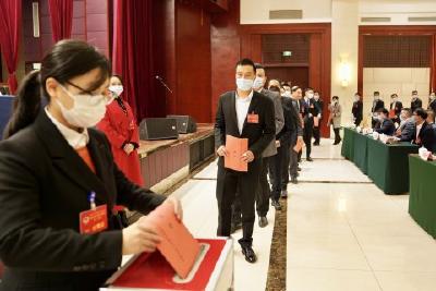 自治县新一届政协领导班子选举产生 周志蓉当选政协主席