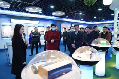 进一步深化合作 探索深度合作新路径！五峰党政考察团到人福药业考察学习