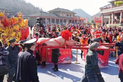 庆丰收  百米长龙宴迎八方来客