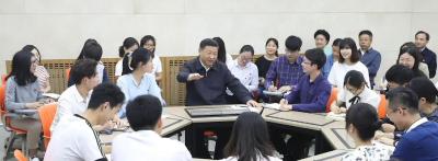 总书记与大学生面对面