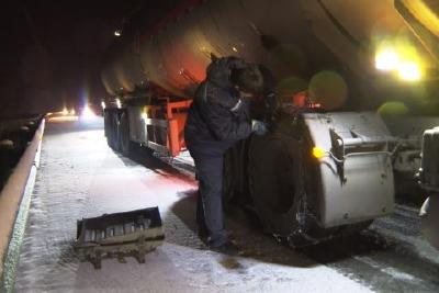 应对寒潮天气  我县大部分地区迎来降雪 多措并举除雪保通畅