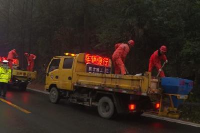 凝心聚力抓安全 齐心协力保畅通  多部门联合开展冰雪恶劣天气道路交通保畅应急演练