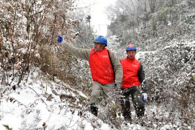 国网五峰县供电公司：全力应对冰雪天气