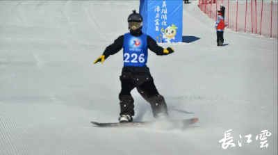 湖北省运动会首度举行冰雪项目比赛 就在五峰国际滑雪场