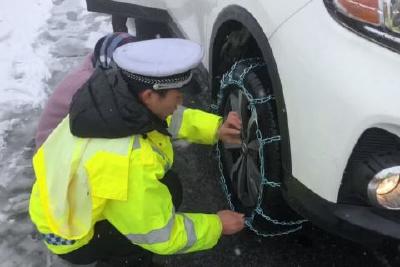 交警全员上路 保障出行安全