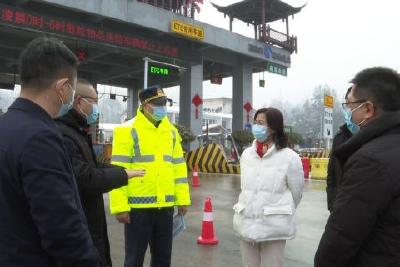 胡朝晖来我县调研春节期间道路安全保畅工作