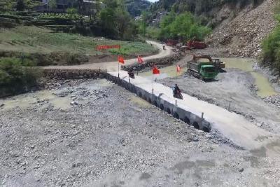 采花乡白鹤村滑坡应急处置有序进行 已基本恢复通行