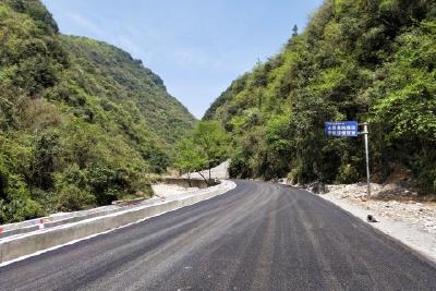 柴埠溪谷底旅游公路主线沥青路面全线贯通