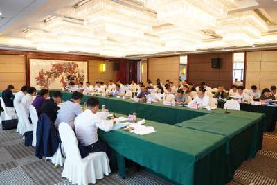 李伦华主持召开县委常委会会议  深入贯彻落实党中央决策部署和省委市委工作要求 高标准高质量推动各项工作