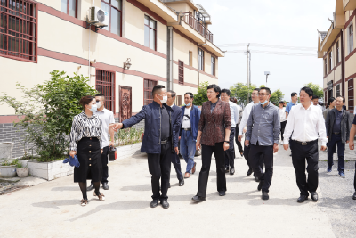 李伦华、邓红静调研城市综合管理时强调 发挥“大党委”统筹作用 提升城市综合治理水平