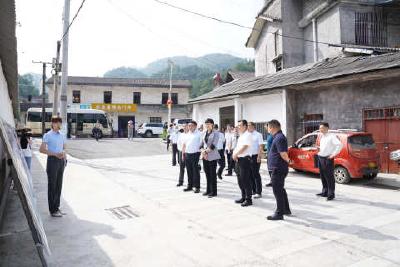 深入基层听民声 破解难题促发展  李伦华带队到渔洋关镇三板桥村开展专题办公