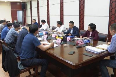 县人民政府第五次常务会议召开