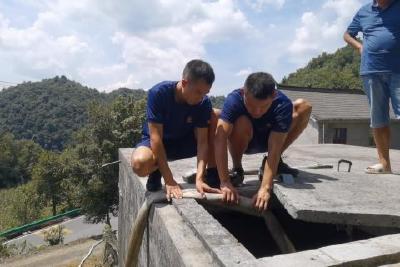 持续高温 消防送水200余吨解决155户用水问题