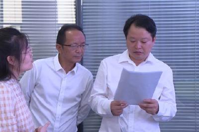 县领导当起12345“接线员” 听民声答民问解民忧