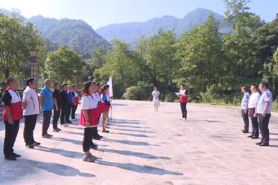 我县首支红十字水上应急救援志愿服务队成立