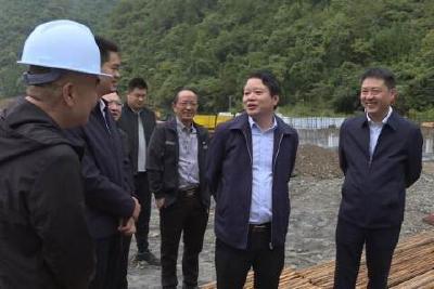 邓红静调研重点项目建设时强调 提高服务质效 全力保障项目建设