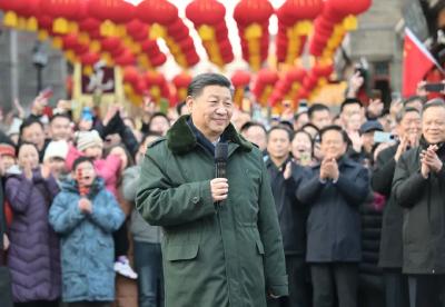 习近平春节前夕在天津看望慰问基层干部群众