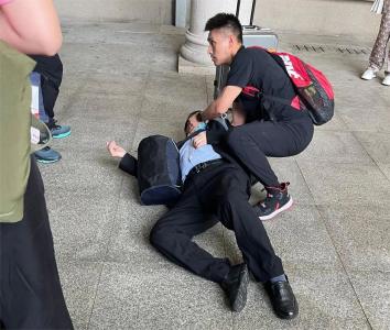 危急时刻！五峰小伙在火车站挺身而出...