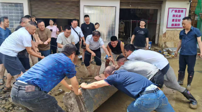 闻“汛”而动 筑牢咸丰暴雨通信“生命线”