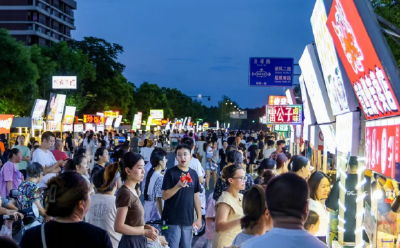 新春走基层丨从“矛盾巷”到“网红街”：一条夜市的变形记_ 